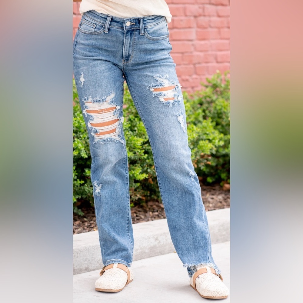 NEW JUDY BLUE SIZE 13 MID RISE DISTRESSED STRAIGHT LEG JEANS